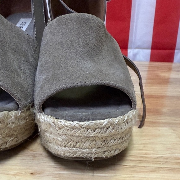 Steve Madden Taupe Wedge Sandals - Picture 5 of 16
